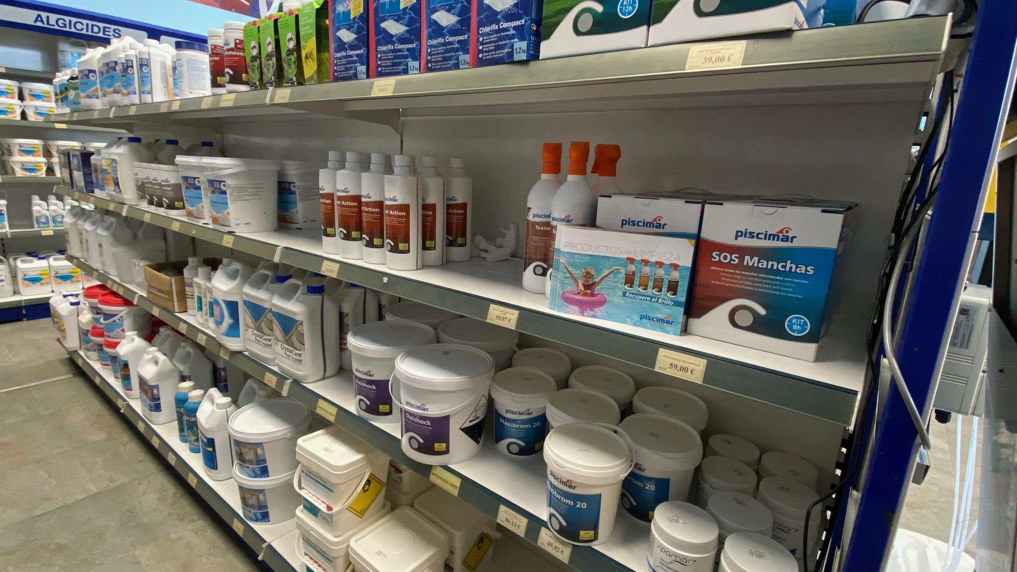 Almacén de productos de cloro y mantenimiento